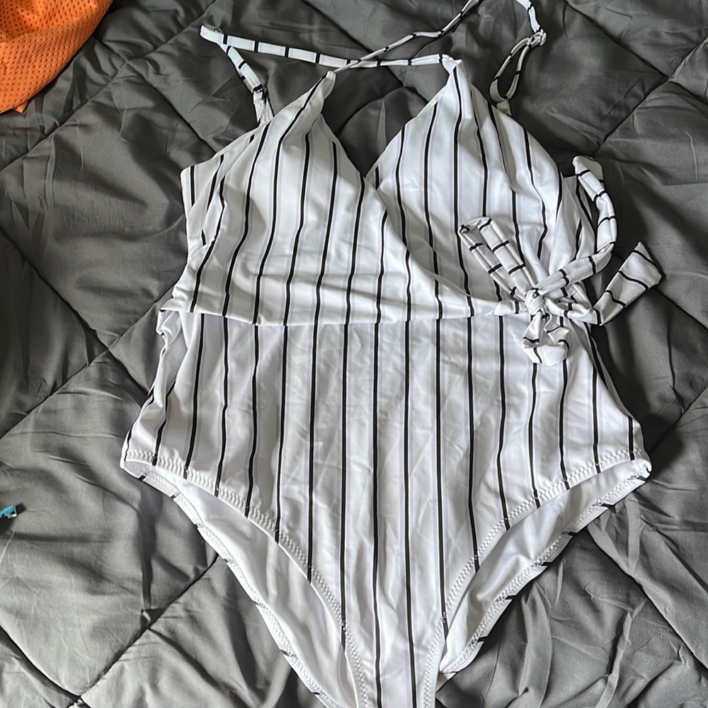 Cupshe nwt wrap one piece swim suit